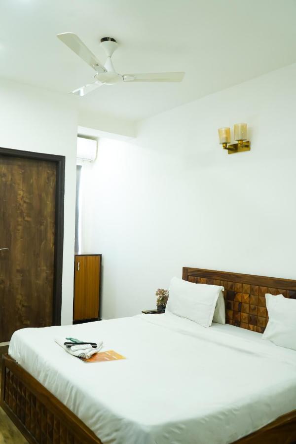 Roomshala 028 Blu Lagoon - Opposite Select Walk Mall 3*