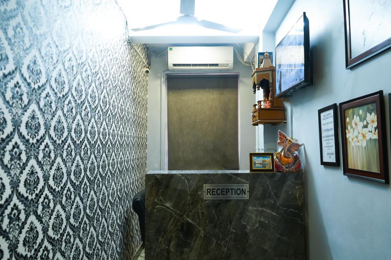 Roomshala 028 Blu Lagoon - Opposite Select Walk Mall Hotel 3*