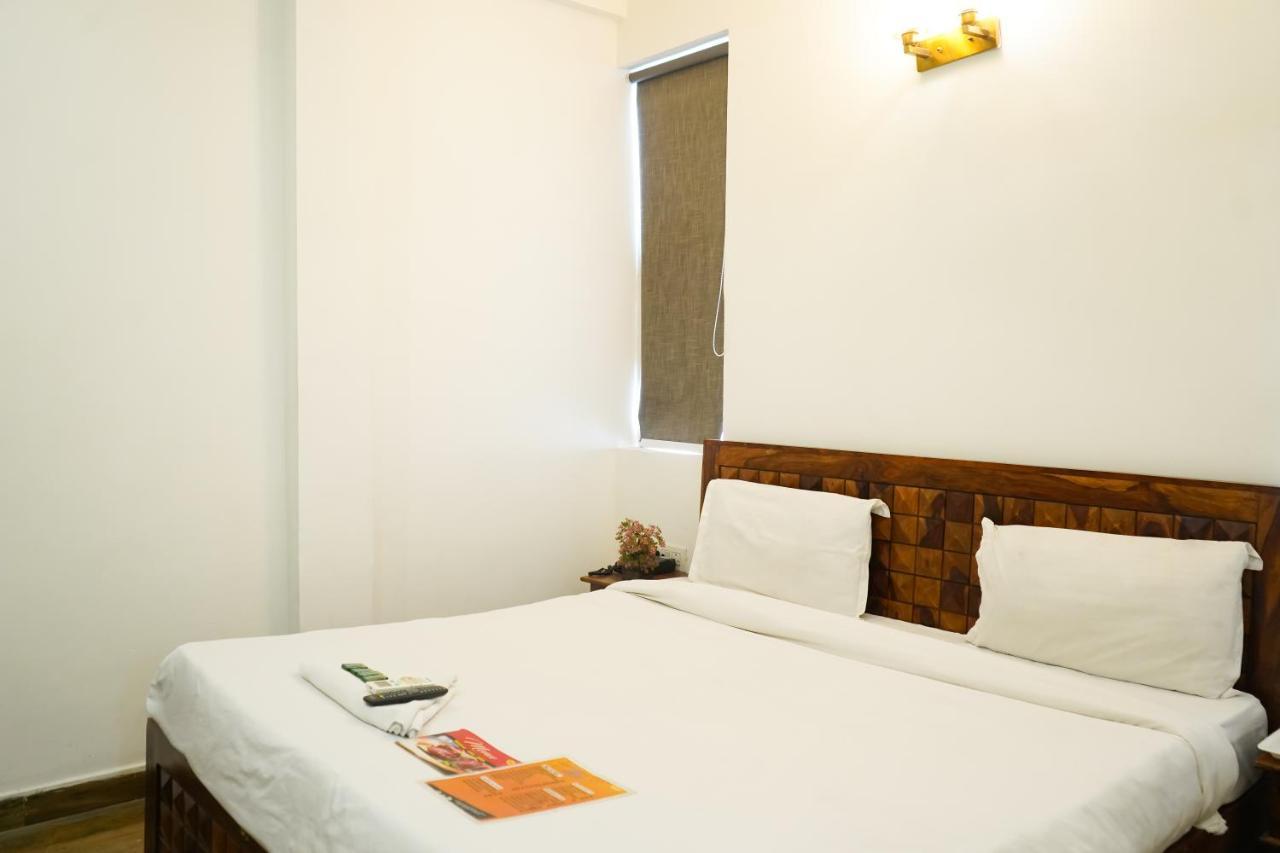 Roomshala 028 Blu Lagoon - Opposite Select Walk Mall Hotel New Delhi