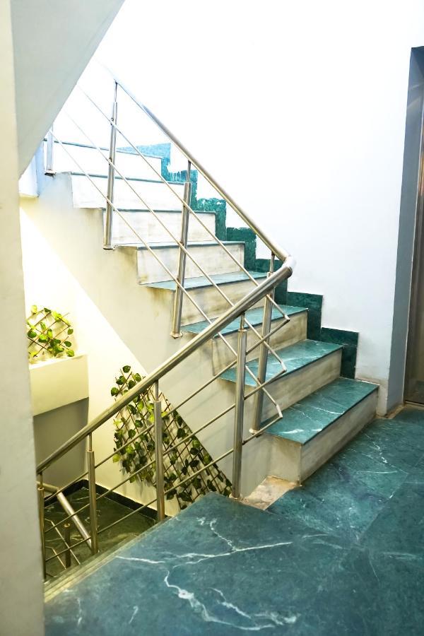 Hotel Roomshala 028 Blu Lagoon - Opposite Select Walk Mall New Delhi