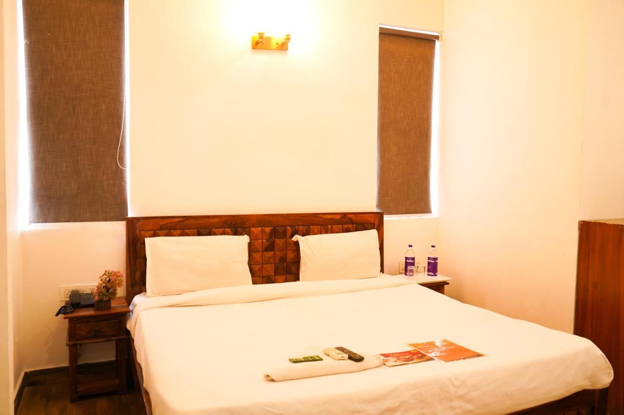 Roomshala 028 Blu Lagoon - Opposite Select Walk Mall 3*