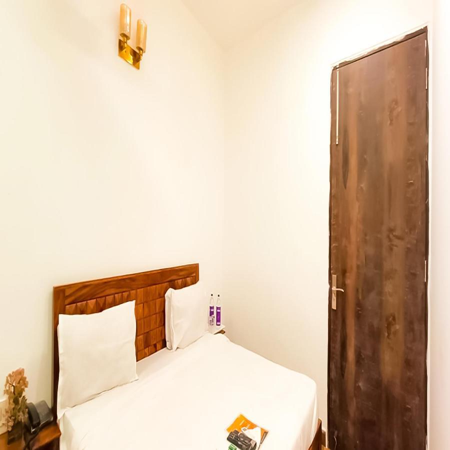 Roomshala 028 Blu Lagoon - Opposite Select Walk Mall New Delhi