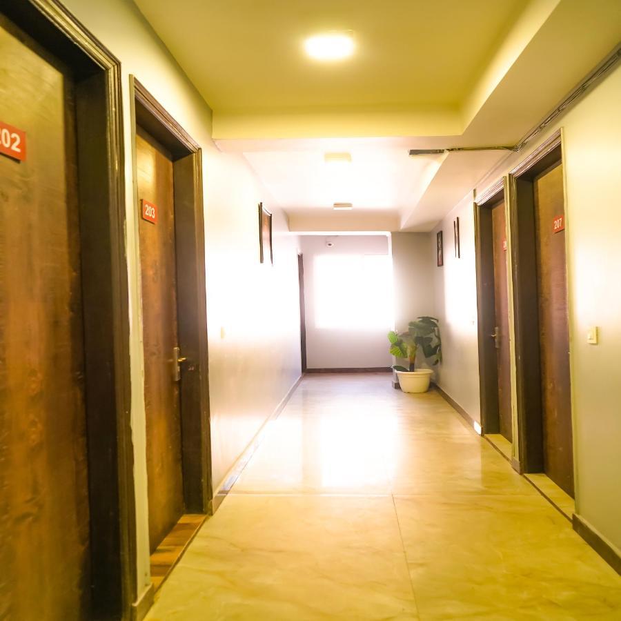 Roomshala 028 Blu Lagoon - Opposite Select Walk Mall Hotel 3*
