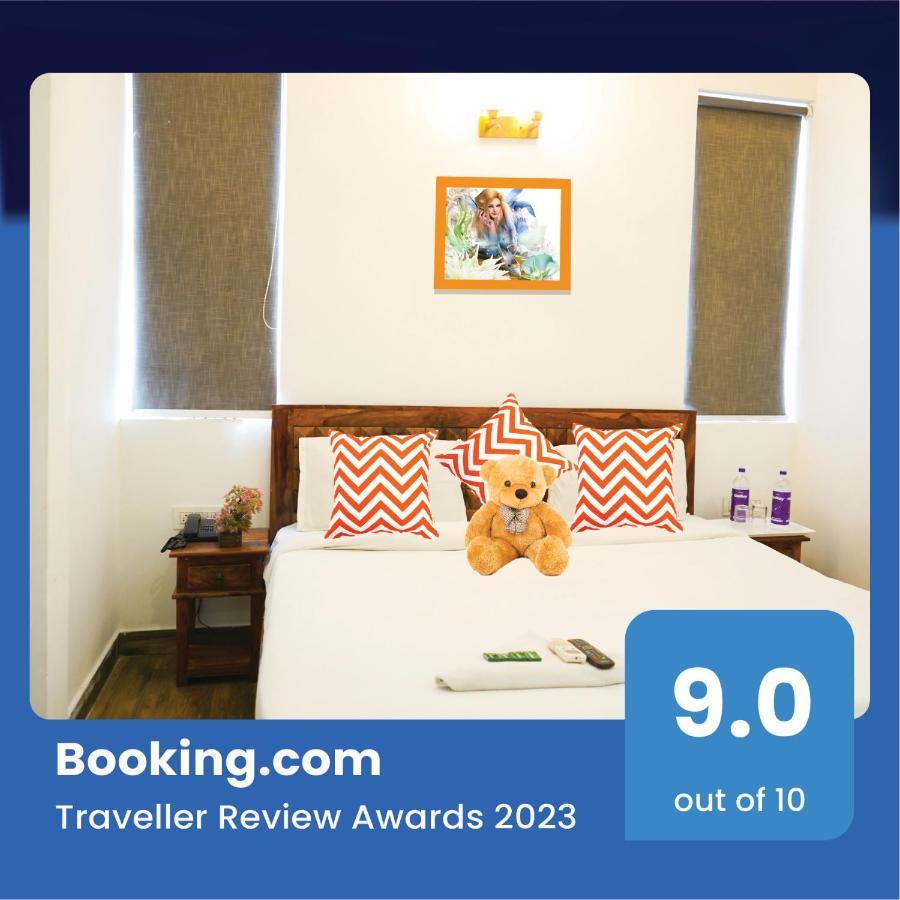 Roomshala 028 Blu Lagoon - Opposite Select Walk Mall 3* New Delhi